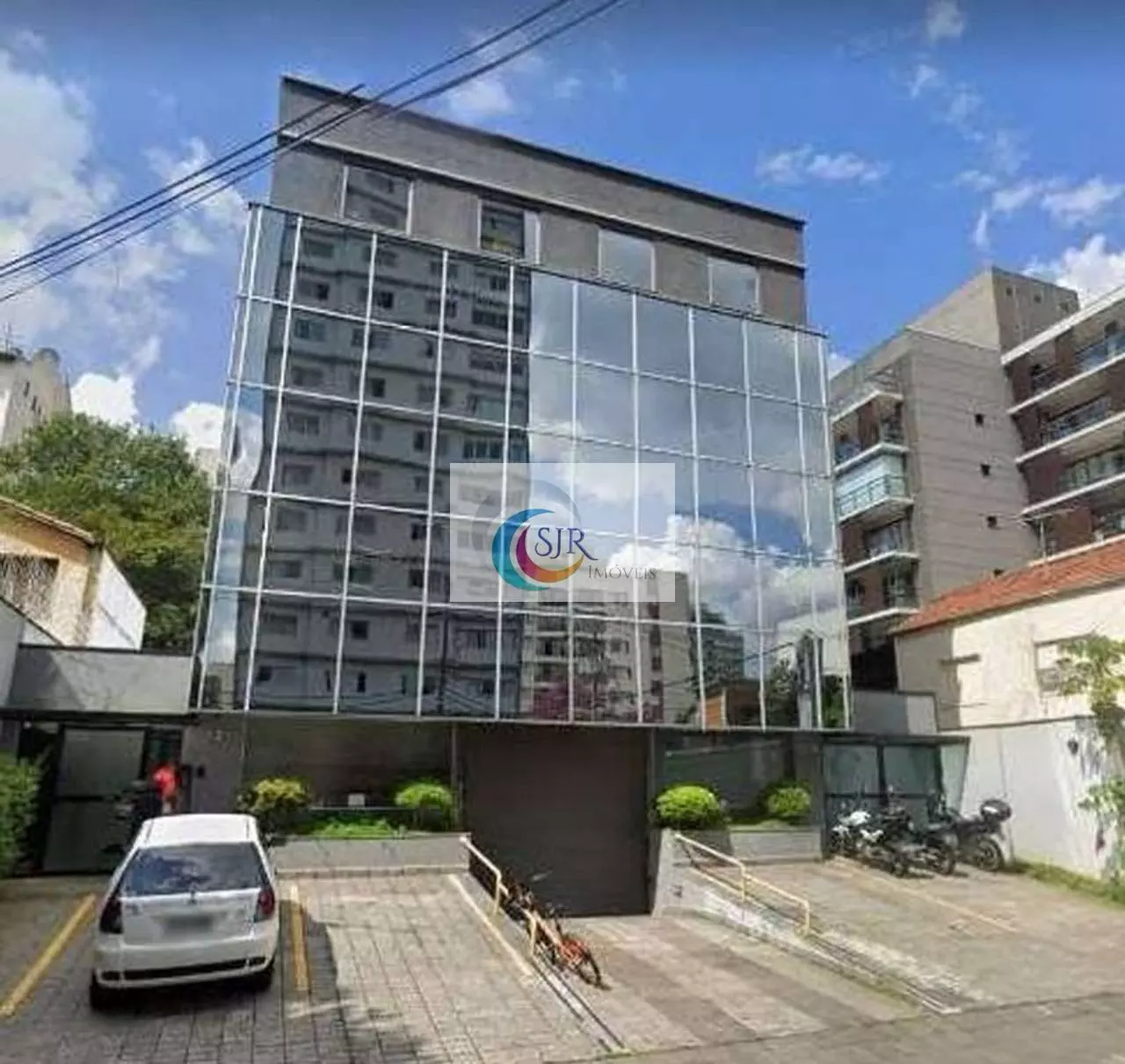 Fachada do edifício corporativo em Pinheiros (SJR Imóveis)